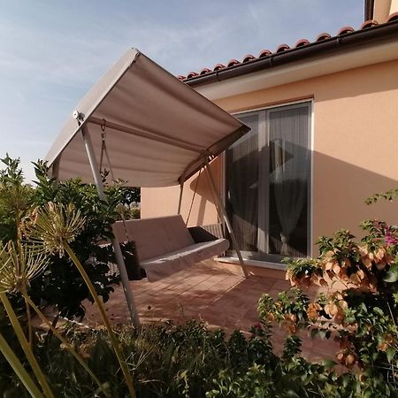 Vila Dubravka - Schoen Und Komfortabel Inmitten Von Olivenbaeumen Und Weinbergen Mit Whirlpool Valtura Exterior foto