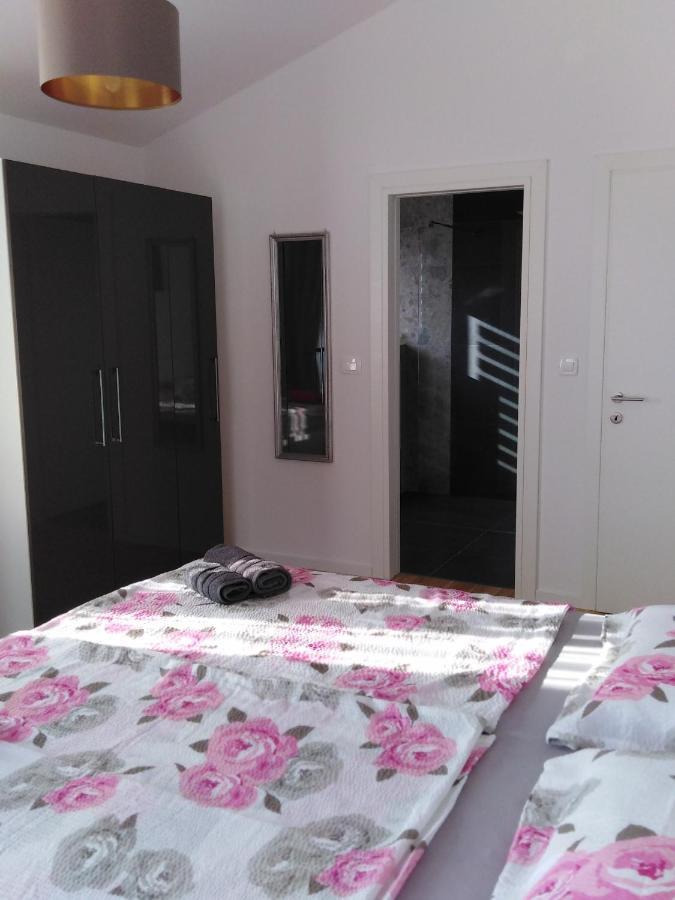 Vila Dubravka - Schoen Und Komfortabel Inmitten Von Olivenbaeumen Und Weinbergen Mit Whirlpool Valtura Exterior foto