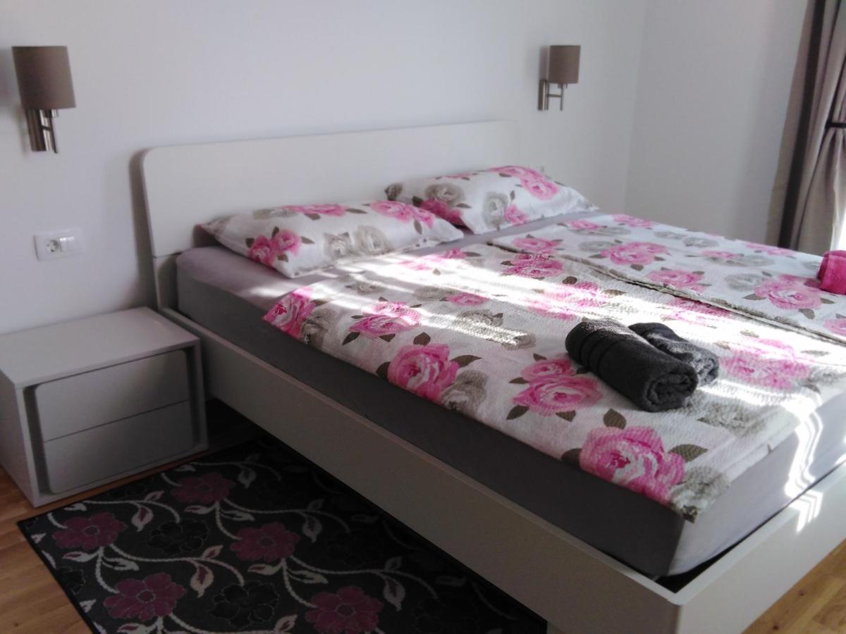 Vila Dubravka - Schoen Und Komfortabel Inmitten Von Olivenbaeumen Und Weinbergen Mit Whirlpool Valtura Exterior foto