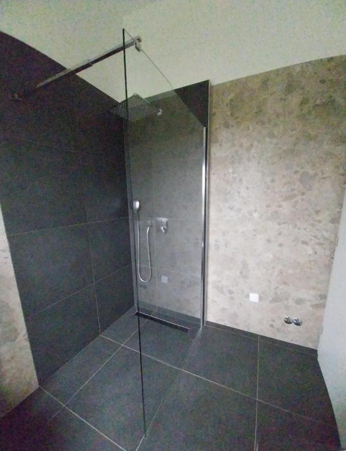Vila Dubravka - Schoen Und Komfortabel Inmitten Von Olivenbaeumen Und Weinbergen Mit Whirlpool Valtura Exterior foto