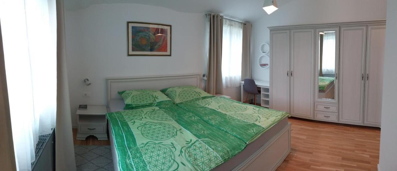 Vila Dubravka - Schoen Und Komfortabel Inmitten Von Olivenbaeumen Und Weinbergen Mit Whirlpool Valtura Exterior foto